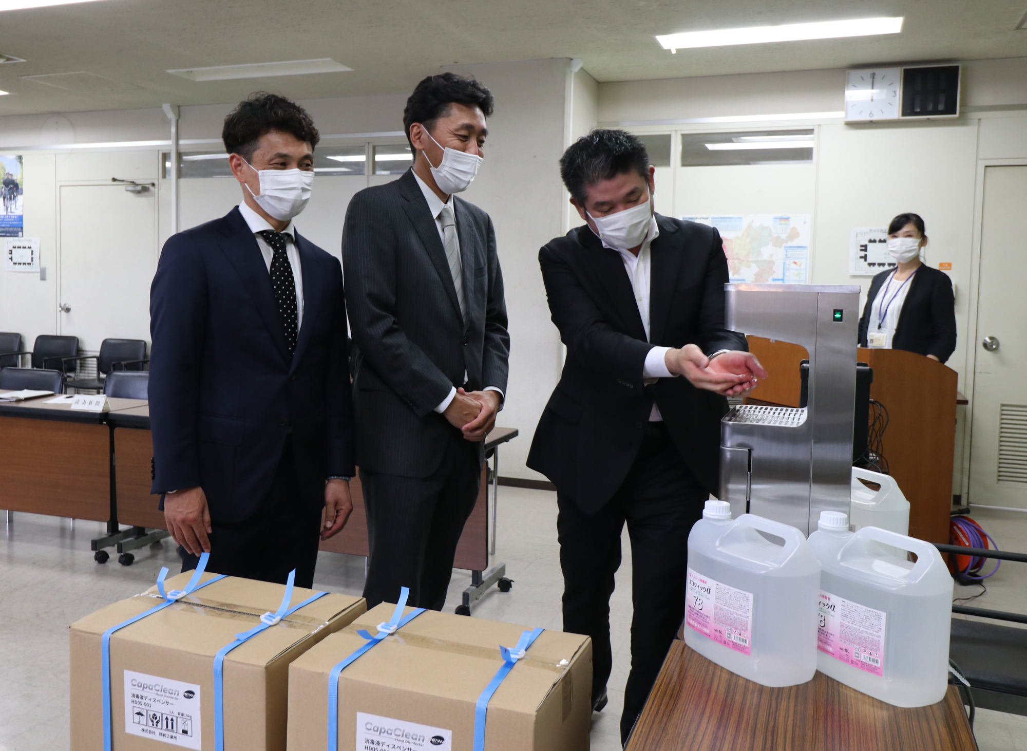 （株）精和工業所様からのステンレス製「消毒液ディスペンサー」寄贈式