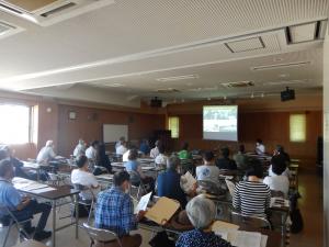 帯解駅舎の歴史についての講演会の様子