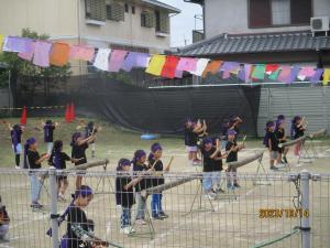 子ども達が竹太鼓を叩いている