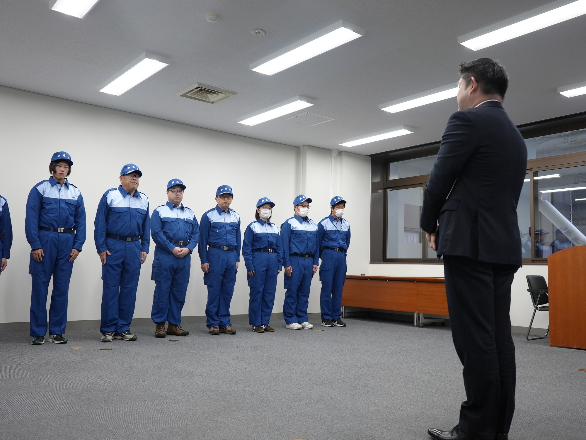 災害ボランティア派遣職員第3陣出発式(災害対策本部室)