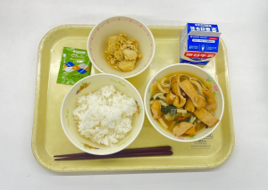 R6.11.19　減量ご飯・白菜と粉道の煮物・きつねうどん・昆布茶ふりかけ