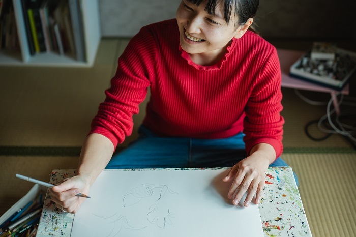 絵を描く御手洗さん