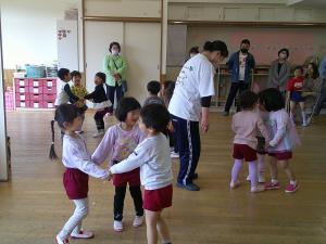 4歳児　リトミック遊びの様子