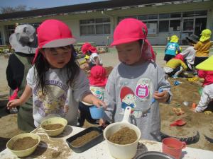 3歳園庭探索3