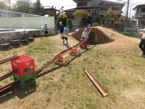 4歳園庭遊び