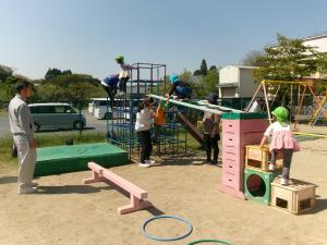 サーキットに挑戦する子ども達