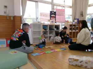 親子で遊んでいるところ