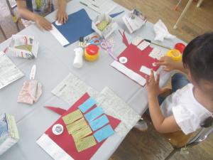 4歳児こいのぼりの製作の様子