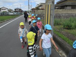 りす組と散歩に行っている