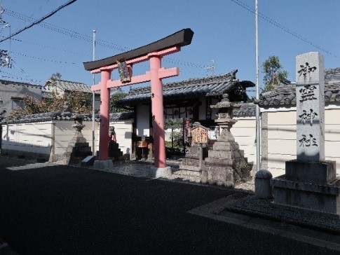 御霊神社門