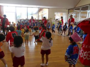 みんなで盆踊りを踊りました