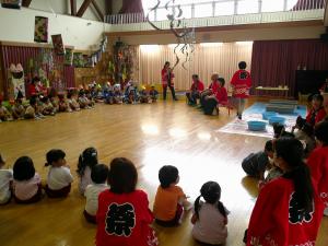 夏祭りみんなでリズム室に集まっています