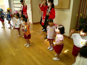 みんなで元気に踊りました