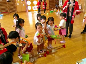 4歳児玉入れ楽しいよ