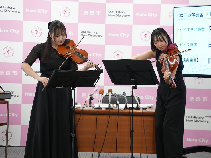 弦楽器トレーナー演奏風景