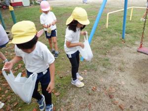佐保幼　秋集め小学校