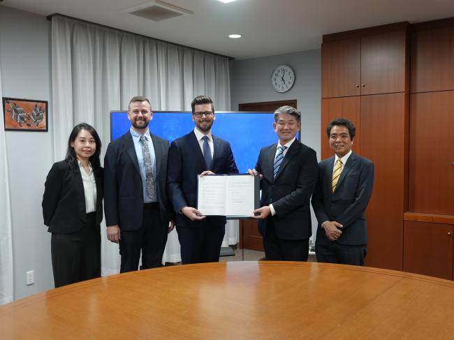 Ironstar社立地協定式の写真