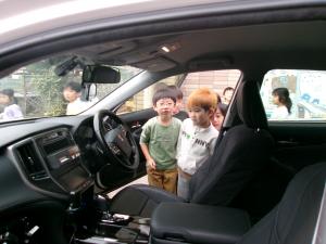 パトカーの中