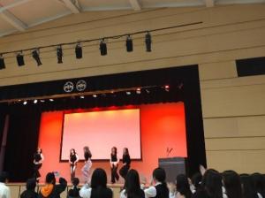 慶州市の生徒がダンスを披露する様子