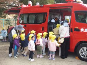 2歳児1消防車