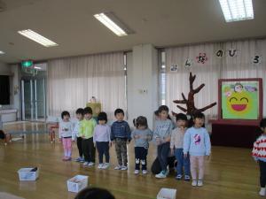 歌っています
