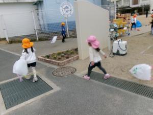 凧揚げをしています。