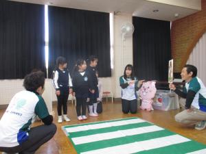 右見て左見て