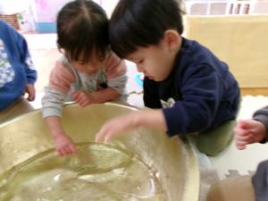 氷遊びの様子5