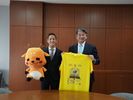 奈良市観光大使尾野弘樹氏　奈良市長表敬訪問