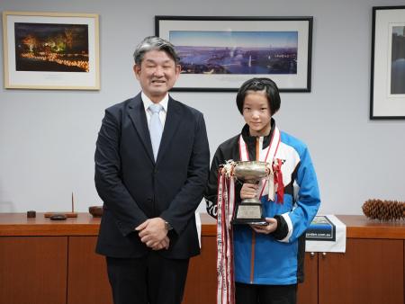 全国バドミントン大会優勝　辻野心さん市長表敬訪問