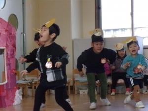 みかん組表現遊びをしています