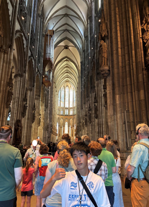 ケルン大聖堂の中にて