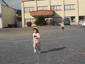 一生懸命走る3歳児