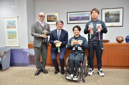 パラリンピック卓球　中村亮太氏市長表敬訪問
