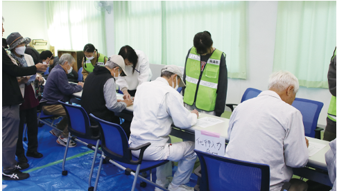 避難所受付の訓練