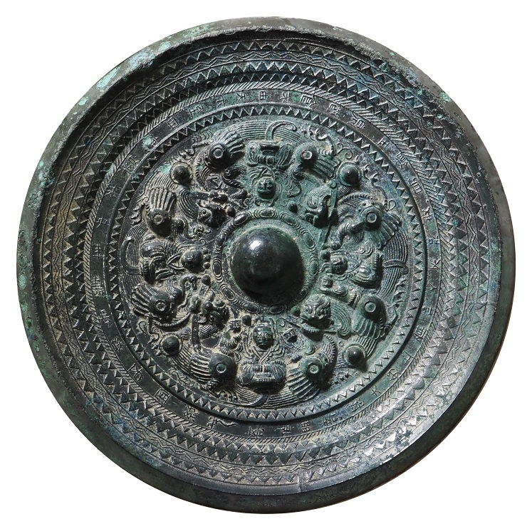 天理参考館所蔵　伝富雄丸山古墳出土三角縁四神四獣鏡（目録番号30）画像