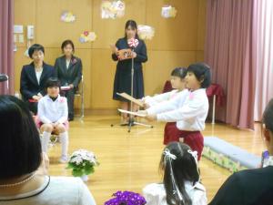 大きな声で将来の夢を言っています