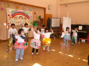 ダンスをする子ども達