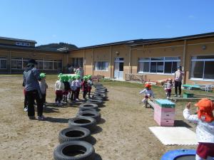 3歳児さんに挨拶しています
