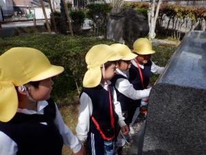 佐保幼　4月園外保育2