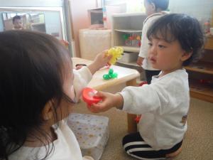1歳児　ままごと遊び