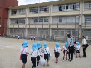 「おーい」小学生のお兄ちゃんたちが手を振ってくれたよ