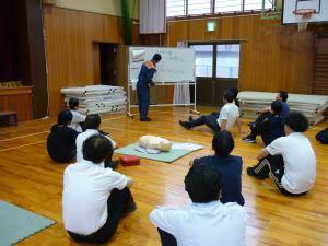説明を受けているところ