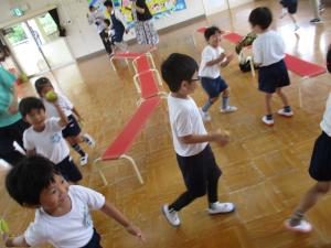 楽器を持って「さんぽ」
