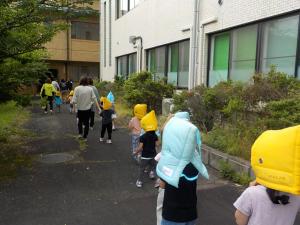 こども園から月ヶ瀬公民館へ避難