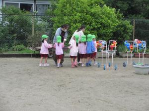 プランターを運ぶ　1組