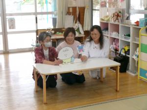 ペープサートを見せてくださる会のみなさま