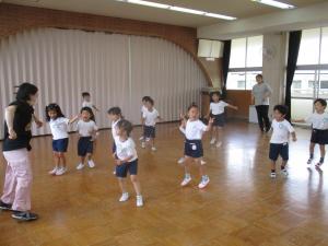 先生の動きに合わせて