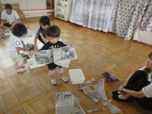 新聞紙遊び３