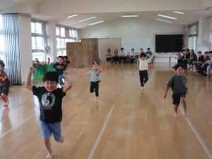 5歳児参観でルールのある遊びを楽しむ様子